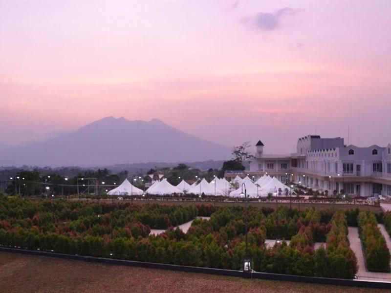 Chevilly Resort And Camp Bogor Eksteriør bilde